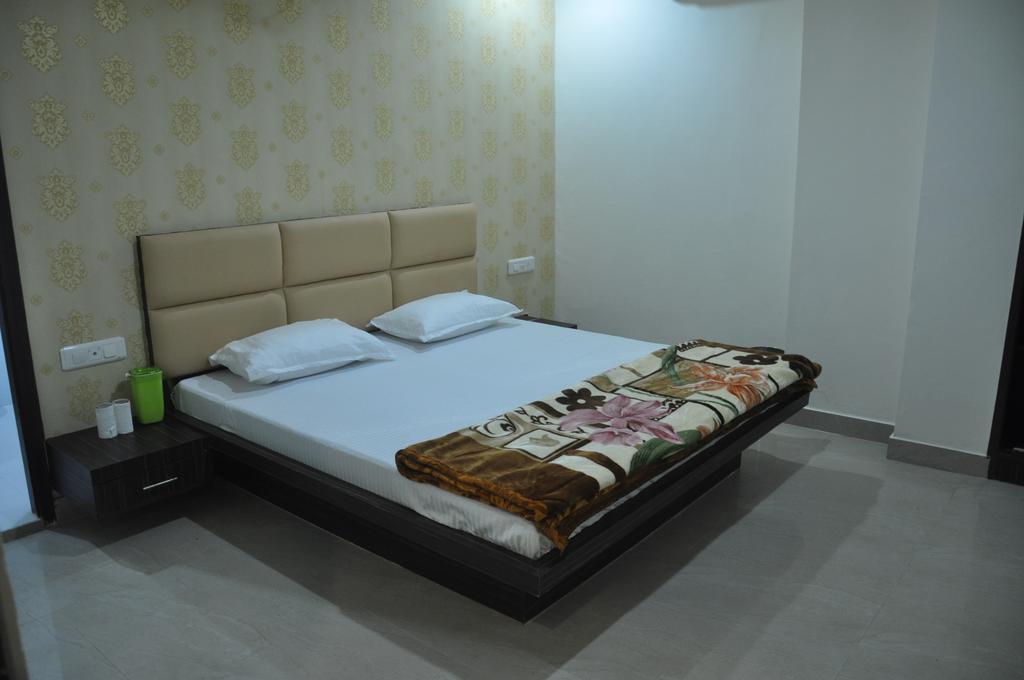 Hotel Silver Stone Лудхиана Номер фото