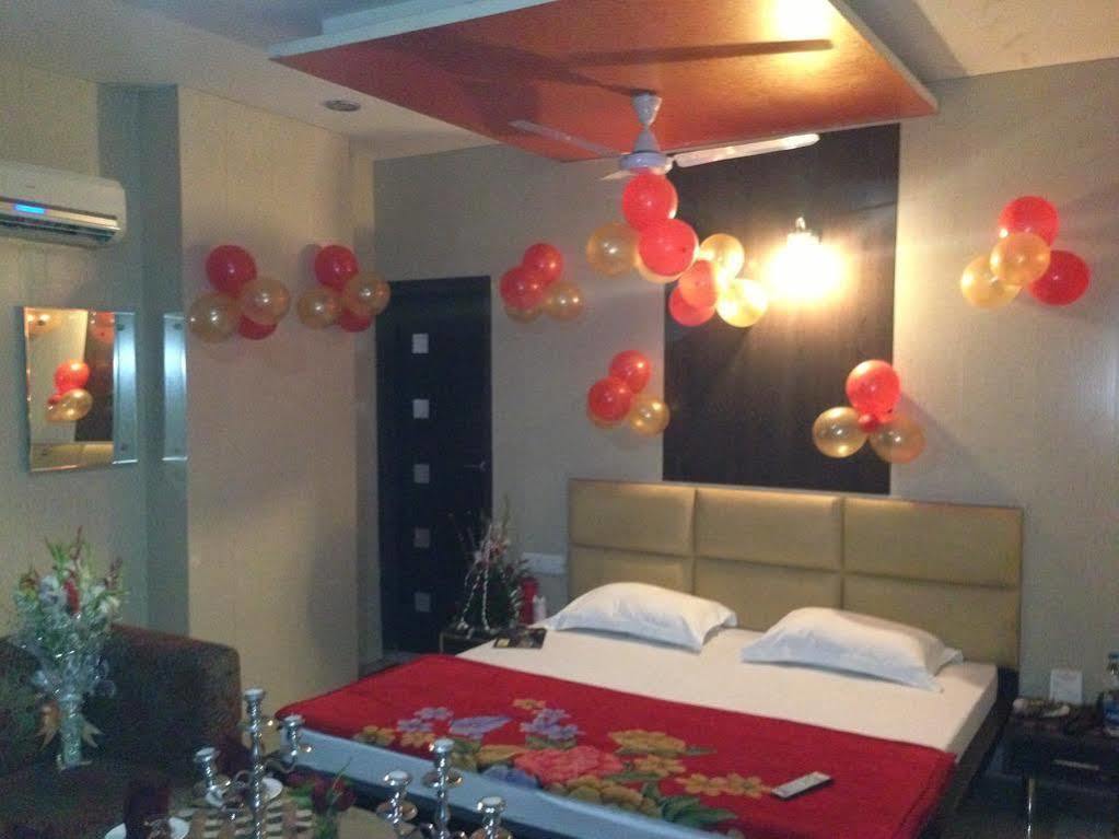 Hotel Silver Stone Лудхиана Экстерьер фото